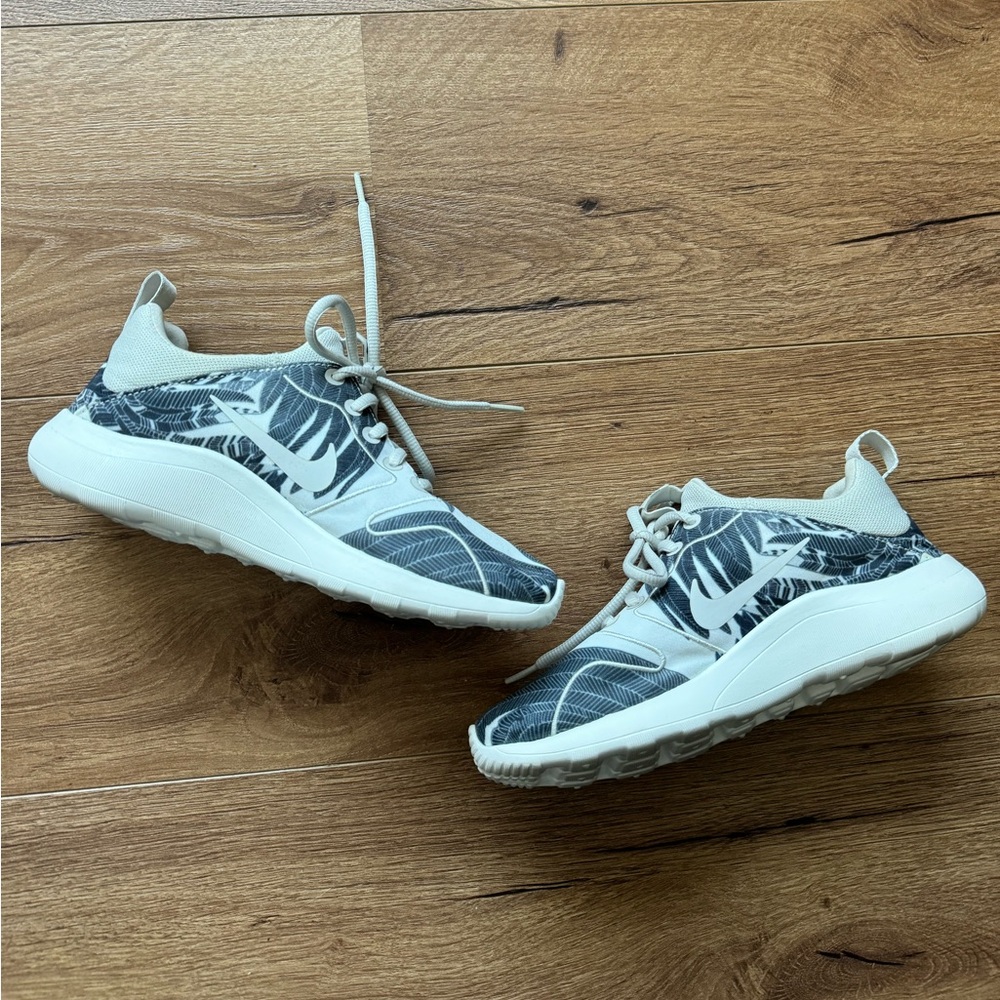 Nike Kaishi Palm Print Sneaker White/Grey US Women’s Size 6